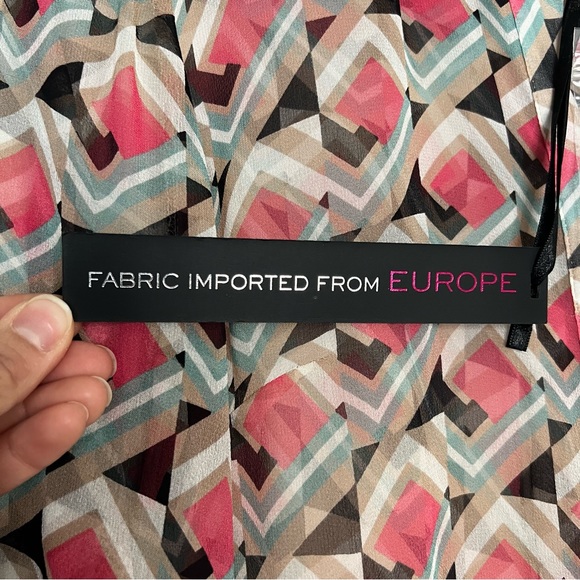 NWT BEBE Women's Silk Blouse Geometric Luxurious Button Down Long Sleeve, XS sz - Picture 6 of 17